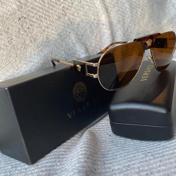 Versace Sunglasses VE2252 - Picture 4 of 7